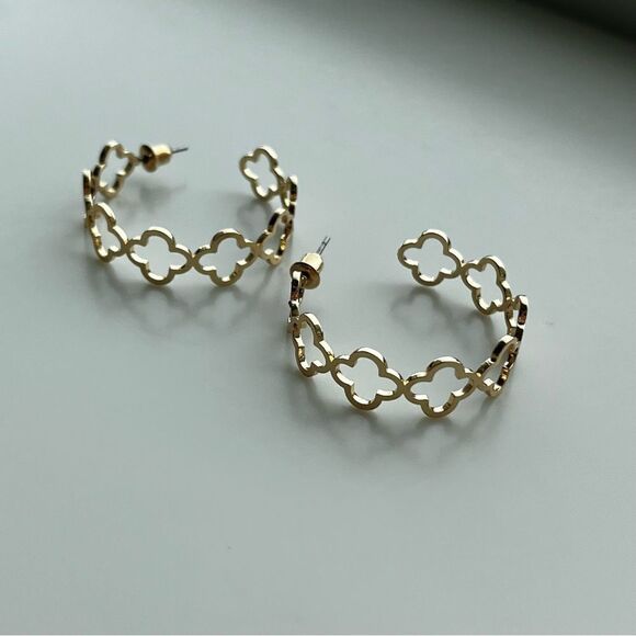 Hollow Out Small Flower Simple Earring Set, Festival earrings - Picture 7 of 13